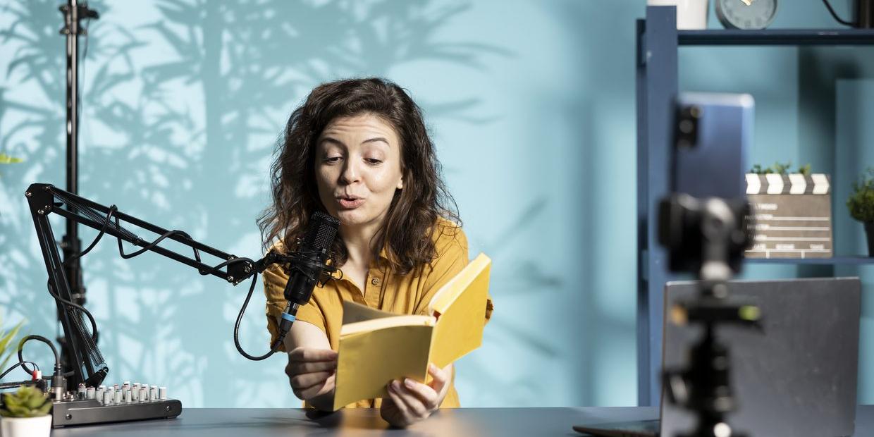Production audio : les bases du podcast, de la conception sonore et de la voix off
