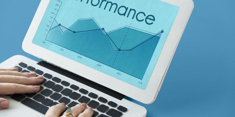 Référencement B2B : optimisation pour les moteurs de recherche destinée aux décideurs plutôt qu'aux clients finaux